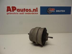 Używane Wspornik silnika Audi A4 Cabrio (B7) 3.0 V6 30V Cena € 19,99 Procedura marży oferowane przez AP Autos