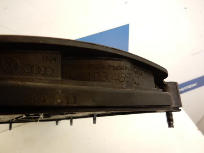 Ventildeckel van een Audi A6 Quattro (C6) 3.0 TDI V6 24V 2005