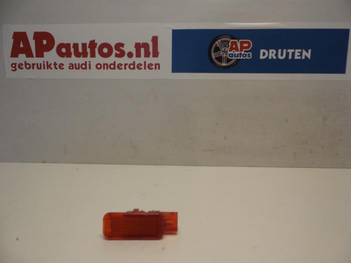 Begagnade Innerbelysning Audi A4 Pris € 9,99 Marginaltabell erbjuds av AP Auto's