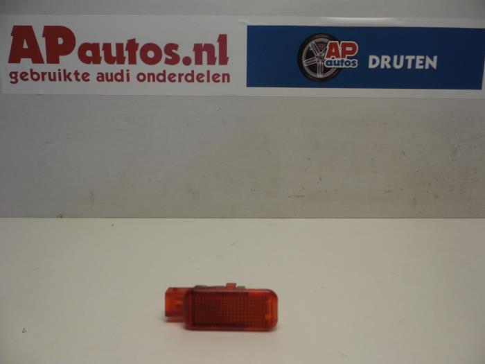 Begagnade Innerbelysning Audi A4 Pris € 9,99 Marginaltabell erbjuds av AP Auto's