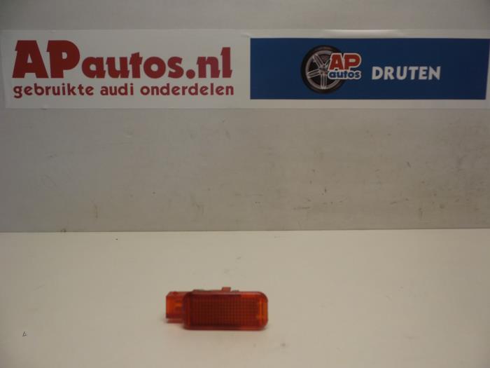 Begagnade Innerbelysning Audi A4 Pris € 9,99 Marginaltabell erbjuds av AP Auto's