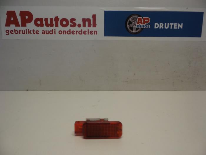 Begagnade Innerbelysning Audi A4 Pris € 9,99 Marginaltabell erbjuds av AP Auto's