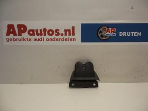 Usagé Serrure de coffre Audi A4 Avant (B6) 1.9 TDI PDE 130 Prix € 14,99 Règlement à la marge proposé par AP Autos