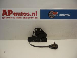 Gebrauchte Schlossmechanik Motorhaube Audi A4 Preis € 14,99 Margenregelung angeboten von AP Autos
