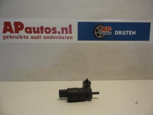 Usados Bomba de limpiaparabrisas delante Audi A6 Avant (C5) 2.5 TDI V6 24V Precio € 9,99 Norma de margen ofrecido por AP Autos
