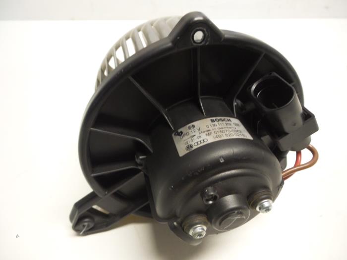 Heating and ventilation fan motor from a Audi A6 Avant Quattro (C5) 2.5 TDI V6 24V 2002