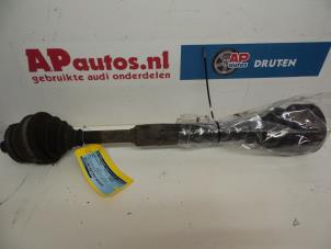 Usagé Arbre de transmission avant droit Audi A4 Avant (B5) 1.6 Prix € 24,99 Règlement à la marge proposé par AP Autos