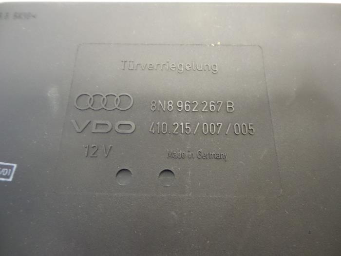 Module verrouillage central des portes d'un Audi TT (8N3) 1.8 20V Turbo 2001