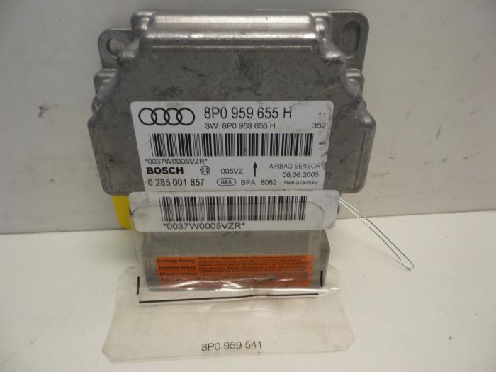 Airbag Module from a Audi A3 (8P1) 2.0 TDI 16V 2005