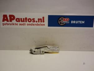 Gebrauchte Motorhaube Scharnier Audi A3 Preis € 15,00 Margenregelung angeboten von AP Autos