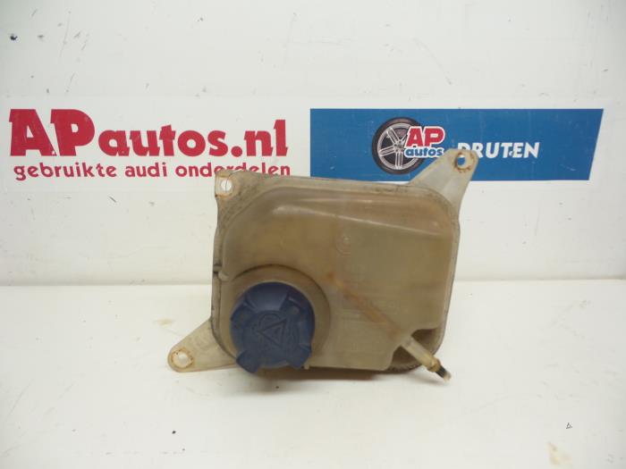 Expansion vessel from a Audi 80 (B4) 2.0 E 1992