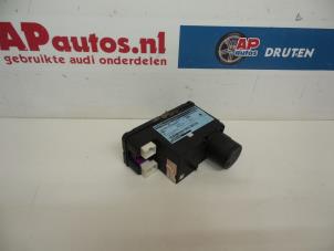 Używane Pompa prózniowa elektrycznego zamka drzwiowego Audi Cabrio (B4) 2.8 E Cena € 24,99 Procedura marży oferowane przez AP Autos