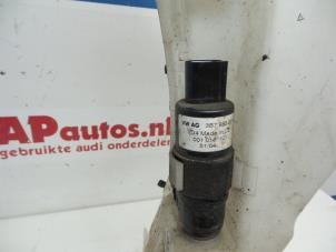Usados Bomba de rociador de faro Audi A6 Avant Quattro (C6) 3.2 V6 24V FSI Precio € 19,99 Norma de margen ofrecido por AP Autos