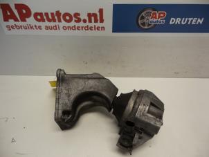 Używane Wspornik silnika Audi A8 (D2) 2.5 TDI V6 24V Cena € 35,00 Procedura marży oferowane przez AP Autos