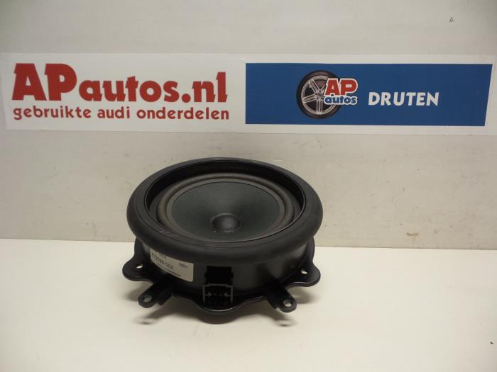 Speaker from a Audi RS 4 Avant (B7)  2008