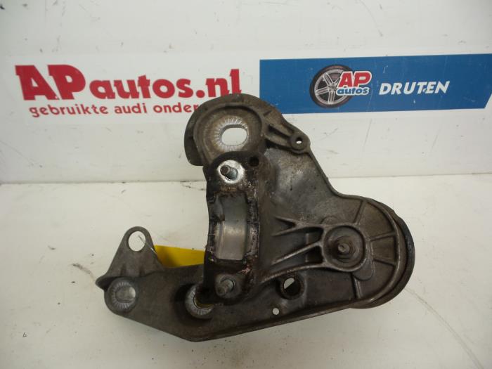Usagé Support moteur Audi A6 (C6) 2.0 TDI 16V Prix € 19,99 Règlement à la marge proposé par AP Auto's