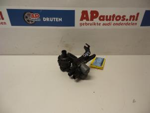 Usagé Pompe à eau Audi A6 (C6) 2.0 TDI 16V Prix € 24,99 Règlement à la marge proposé par AP Autos