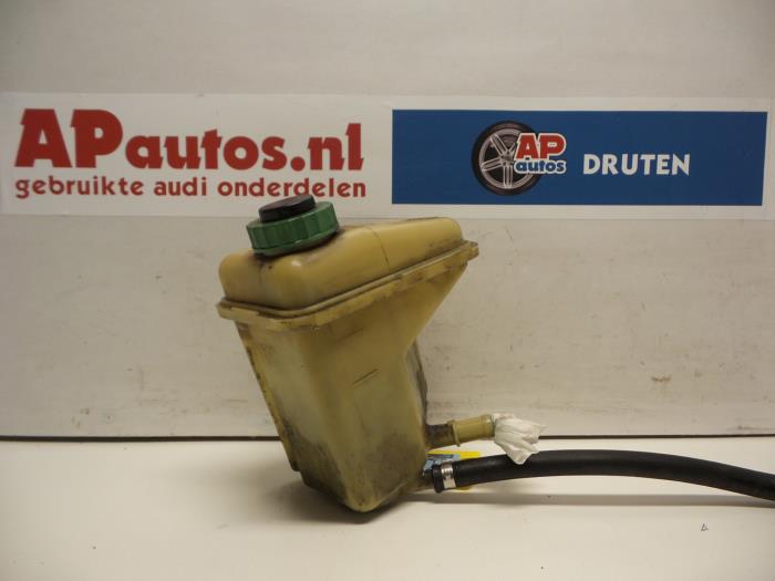 Power steering fluid reservoir from a Audi A6 Avant (C4) 2.6 V6 1996