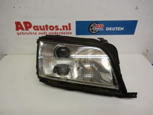 Używane Reflektor prawy Audi A6 Avant (C4) 2.6 V6 Cena € 19,99 Procedura marży oferowane przez AP Autos