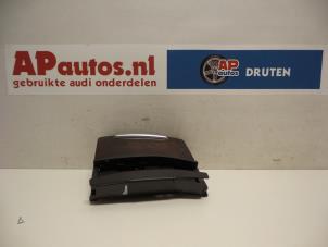 Używane Popielniczka przednia Audi A6 Quattro (C6) 3.0 TDI V6 24V Cena € 19,99 Procedura marży oferowane przez AP Autos