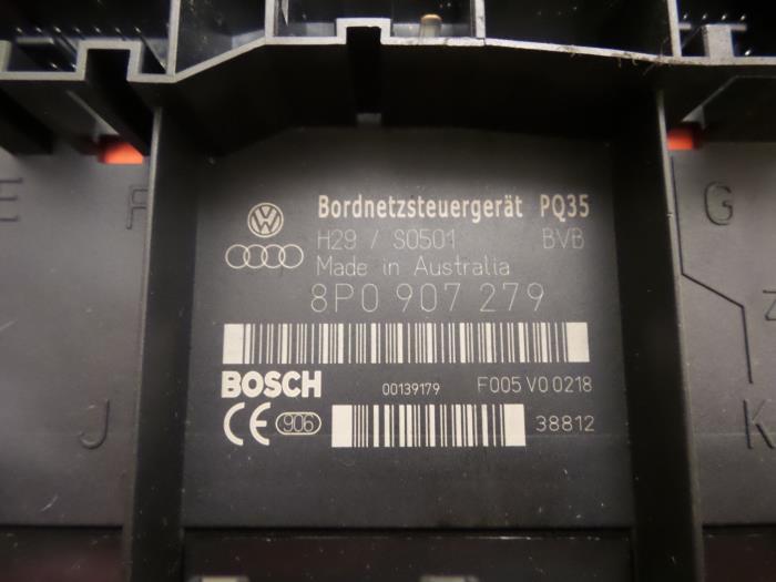 Caja de fusibles de un Audi A3 (8P1) 1.6 2003