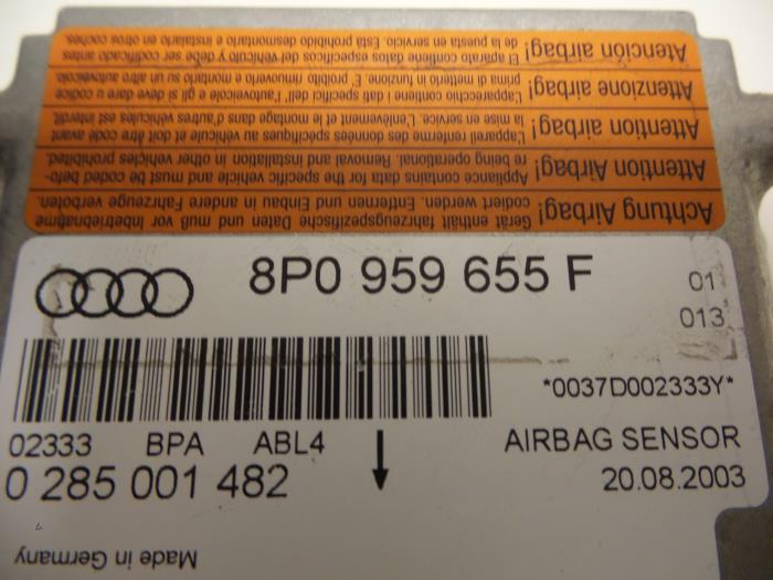 Sensor de airbag de un Audi A3 (8P1) 1.6 2003
