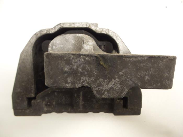 Engine mount from a Audi A3 (8P1) 1.6 2003