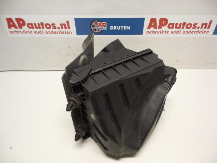 Begagnade Luftfilterhus Audi A4 Avant (B6) 2.0 FSI 16V Pris € 19,99 Marginaltabell erbjuds av AP Auto's