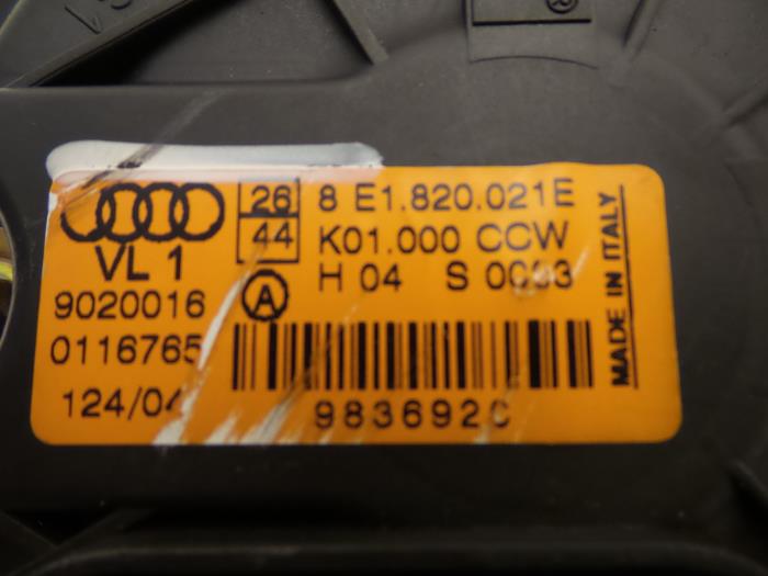 Moteur de ventilation chauffage d'un Audi A4 Avant (B6) 1.9 TDI PDE 130 2004