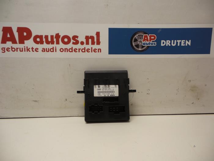 Używane Komputer pokladowy Audi A6 Avant Quattro (C6) 3.2 V6 24V FSI Cena € 24,99 Procedura marży oferowane przez AP Auto's