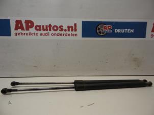 Usados Juego de amortiguadores de gas del portón trasero Audi A4 Avant (B7) 1.8 T 20V Precio € 9,99 Norma de margen ofrecido por AP Autos