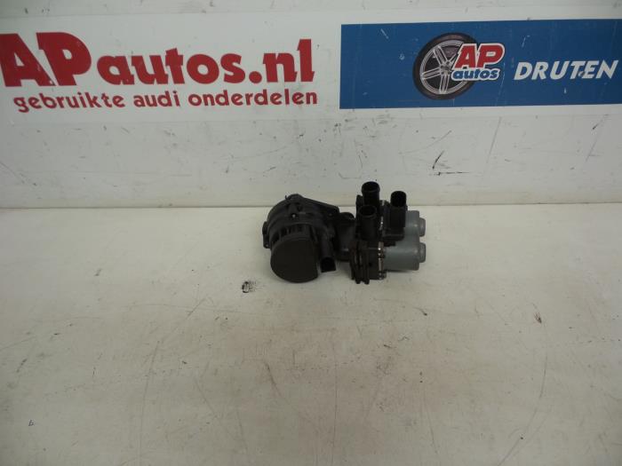 Electric heater valve from a Audi A6 Avant Quattro (C6) 3.2 V6 24V FSI 2005