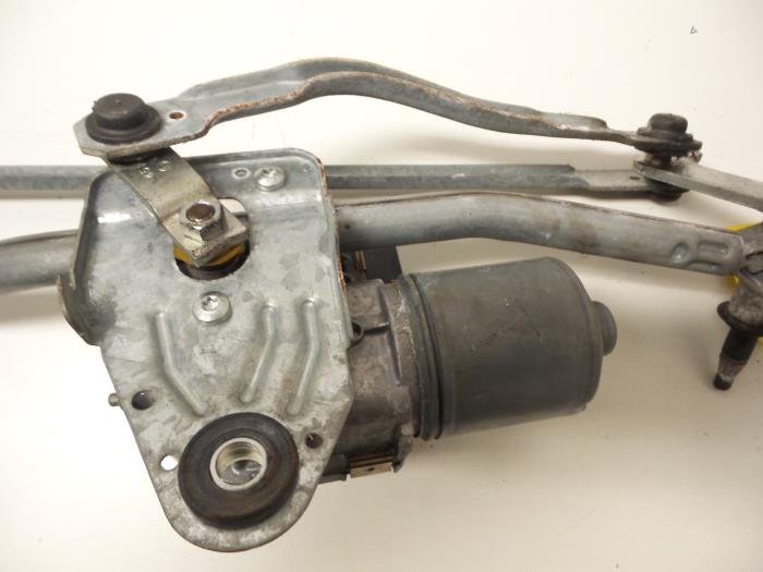 Wiper motor + mechanism from a Audi A6 Avant Quattro (C6) 3.2 V6 24V FSI 2005