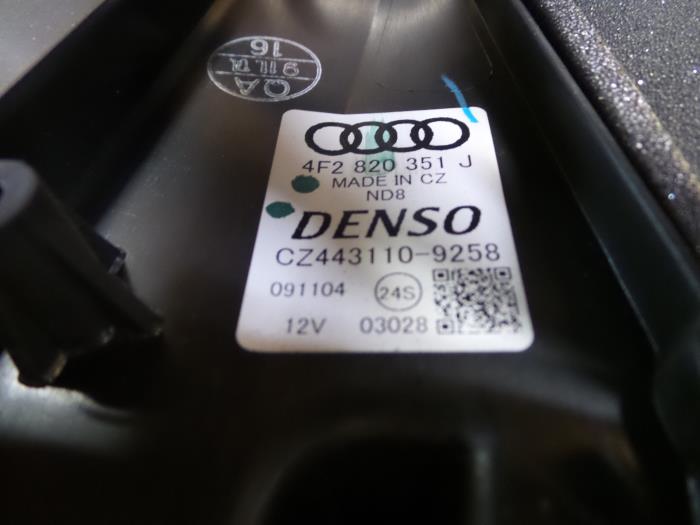 Cuerpo de calefactor de un Audi A6 Avant Quattro (C6) 3.2 V6 24V FSI 2005