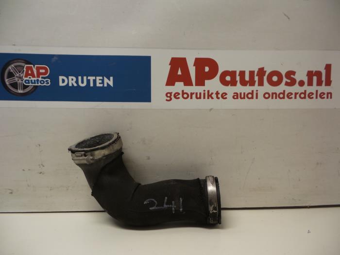 Używane Przewód Turbo Audi A4 Avant (B6) 2.5 TDI 155 24V Cena € 24,99 Procedura marży oferowane przez AP Auto's