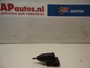 Usados Interruptor de luz de freno Audi TT (8N3) 1.8 20V Turbo Quattro Precio € 19,99 Norma de margen ofrecido por AP Autos