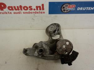 Używane Wspornik silnika Audi A4 (B7) 2.0 TDI 16V Cena € 45,00 Procedura marży oferowane przez AP Autos