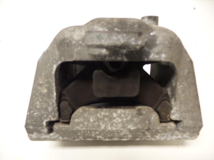 Support moteur d'un Audi TT (8N3) 1.8 T 20V Quattro 2000