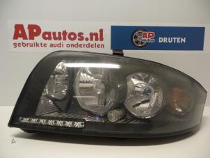 Używane Reflektor lewy Audi A2 (8Z0) 1.4 16V Cena € 25,00 Procedura marży oferowane przez AP Autos