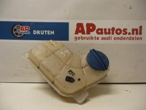 Usagé Vase d'expansion Audi A4 Avant (B7) 2.0 TDI 16V Prix € 15,00 Règlement à la marge proposé par AP Autos