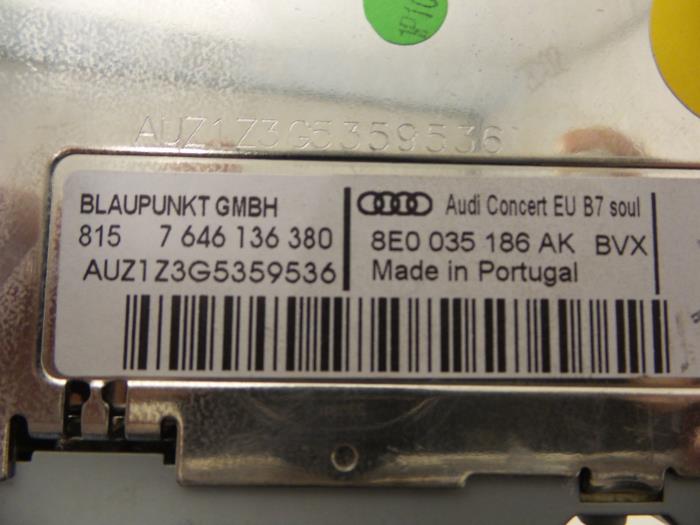 Radio CD Player Audi A4 Avant 2.0 TDI 16V - 8E0035186AK BLAUPUNK