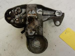 Engine mount from a Audi A4 Avant (B5) 2.5 TDI V6 24V 1998