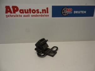 Gebrauchte Scharnier Tür rechts vorne Audi A4 (B7) 2.0 TDI 16V Preis € 19,99 Margenregelung angeboten von AP Autos