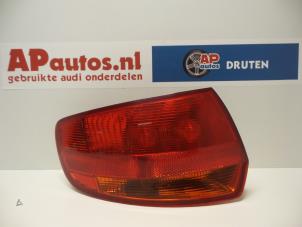 Usados Luz trasera izquierda Audi A3 Sportback (8PA) 1.6 Precio € 45,00 Norma de margen ofrecido por AP Autos