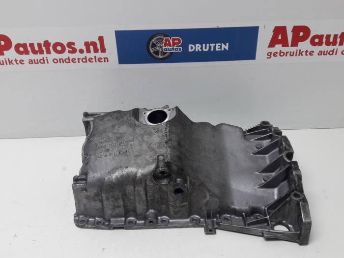Usagé Couvercle carter Audi A6 Avant (C5) 1.9 TDI 130 Prix € 45,00 Règlement à la marge proposé par AP Auto's