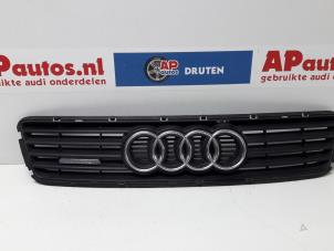 Usados Rejilla Audi A6 Avant (C5) 2.8 V6 30V Precio € 19,99 Norma de margen ofrecido por AP Autos