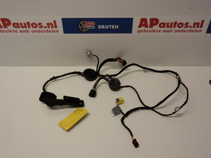 Door wiring harness boot – 8T0971030K