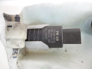Usagé Pompe lave-glace avant Audi A4 Avant (B7) 2.0 TDI 16V Prix € 9,99 Règlement à la marge proposé par AP Autos