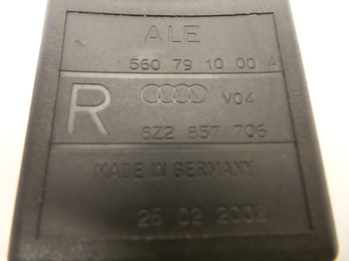 Gurtsrammer rechts van een Audi A2 (8Z0) 1.4 16V 2002