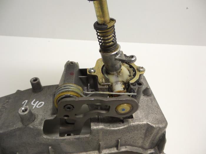 Gearbox mechanism from a Audi A2 (8Z0) 1.4 16V 2002